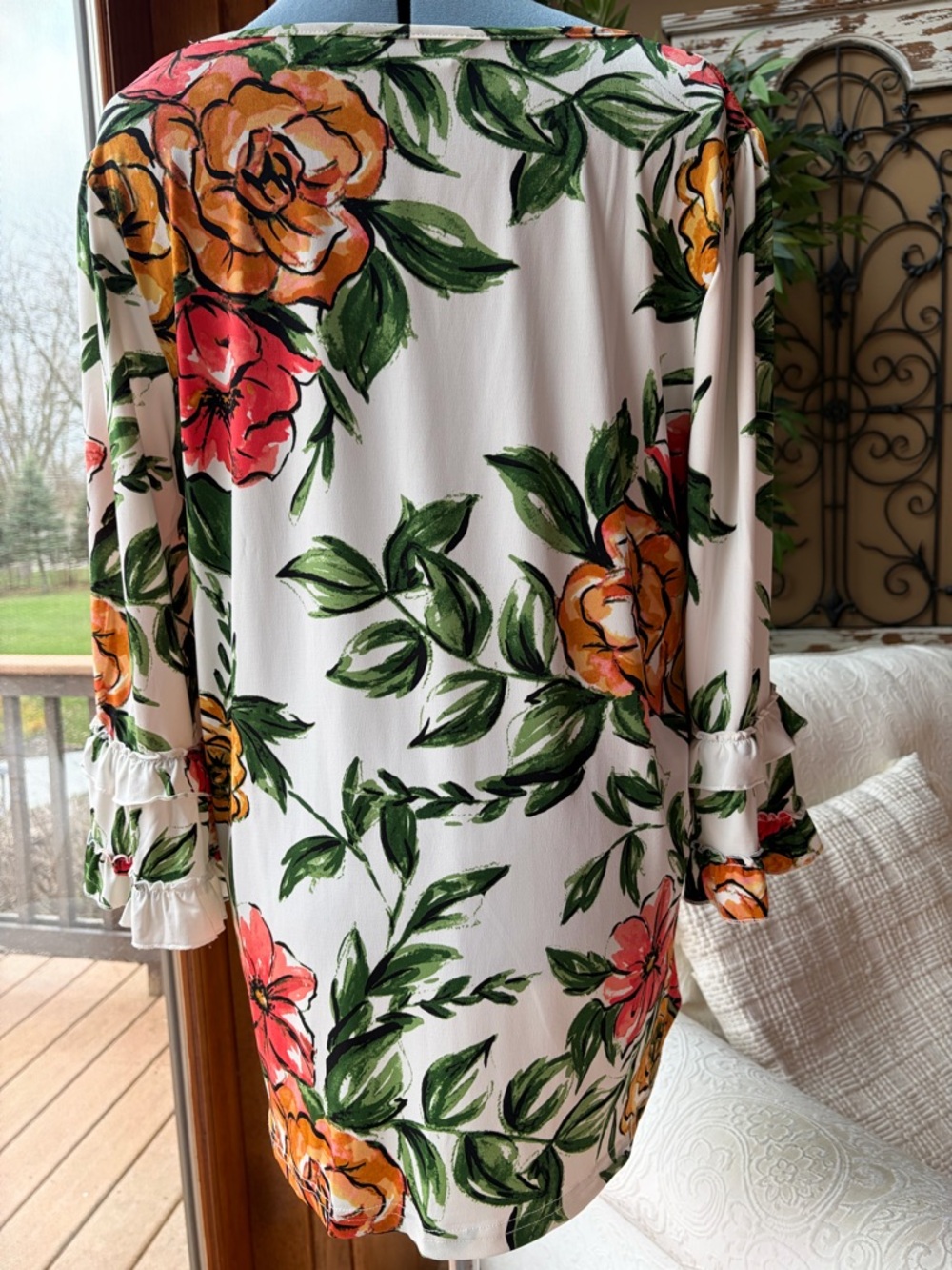 Nina Leonard Sz 1X White Floral Tunic Bell Shaped Tiered Ruffle Sleeves Casual - Picture 2 of 8